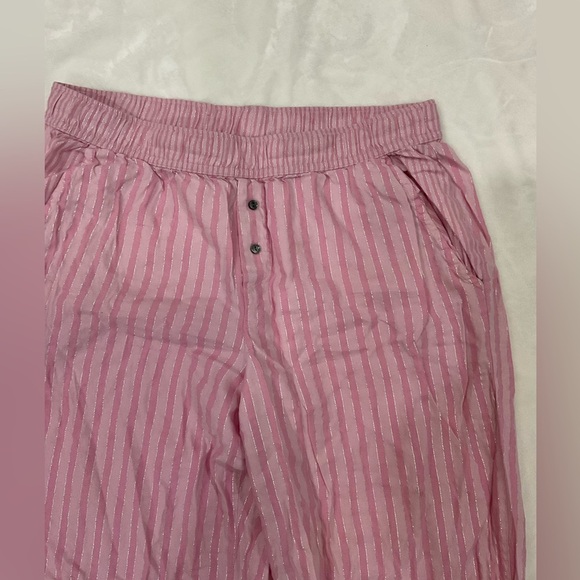 Victoria's Secret Soft Cream V-Neck Tee and Pants - Picture 5 of 9